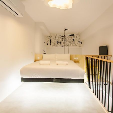 Guernica Luxury Duplex - Location, Light, And Art Apartman Madrid Kültér fotó