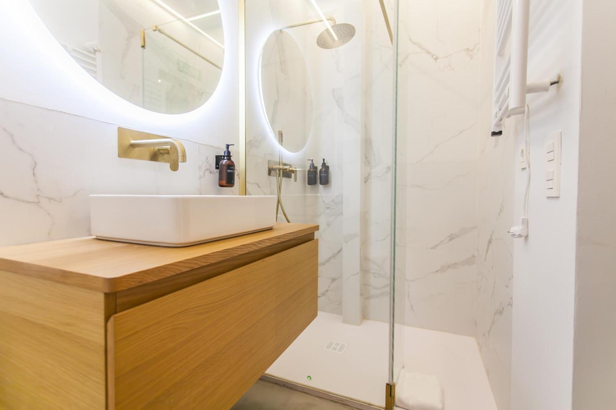 Guernica Luxury Duplex - Location, Light, And Art Apartman Madrid Kültér fotó