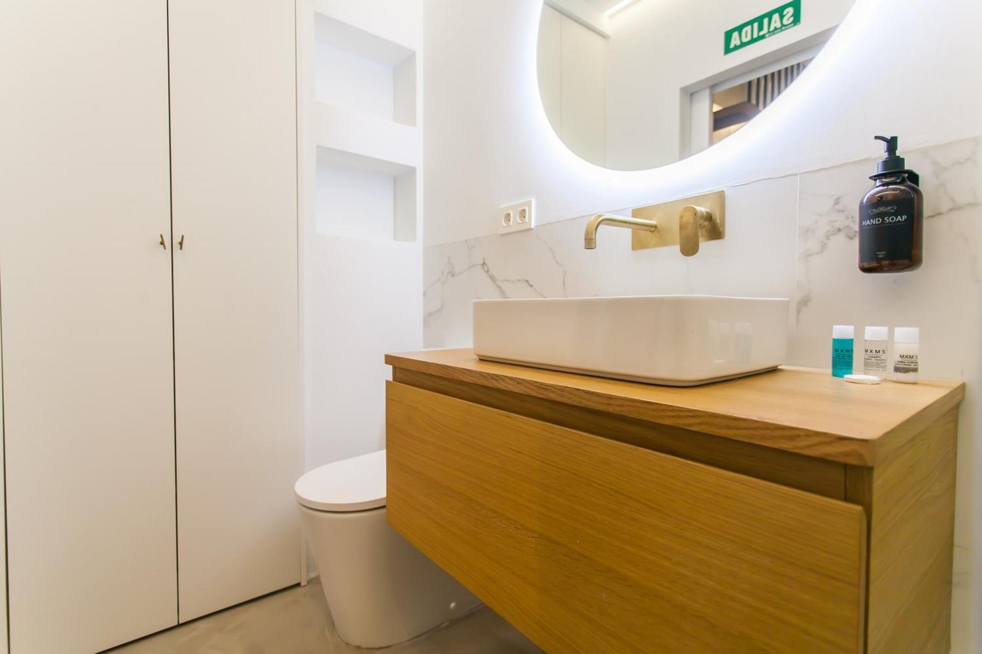 Guernica Luxury Duplex - Location, Light, And Art Apartman Madrid Kültér fotó